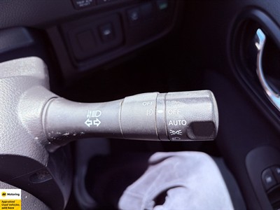 2014 Nissan Serena - Thumbnail