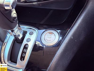 2014 Nissan Serena - Thumbnail