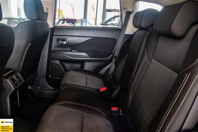 2020 Mitsubishi Outlander - Thumbnail