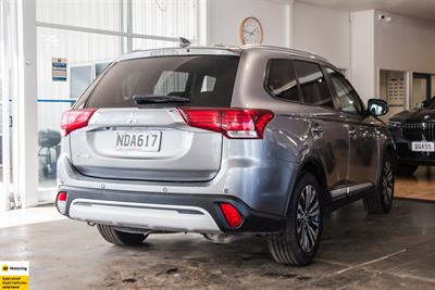 2020 Mitsubishi Outlander - Thumbnail