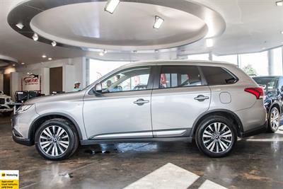 2020 Mitsubishi Outlander - Thumbnail