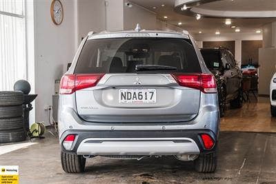 2020 Mitsubishi Outlander - Thumbnail