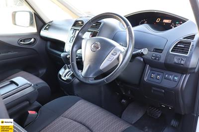 2015 Nissan Serena - Thumbnail