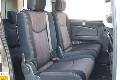 2015 Nissan Serena - Thumbnail