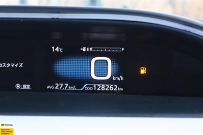 2016 Toyota Prius - Thumbnail