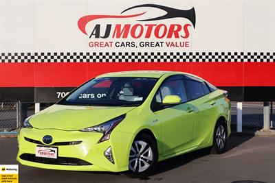 2016 Toyota Prius - Thumbnail
