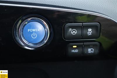 2016 Toyota Prius - Thumbnail