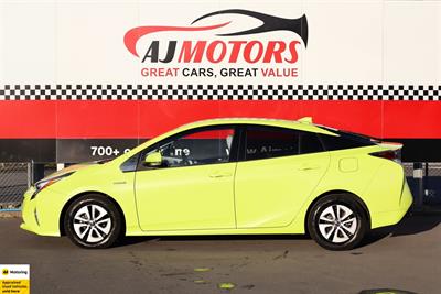 2016 Toyota Prius - Thumbnail