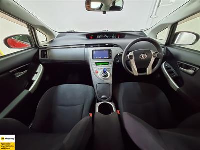2014 Toyota Prius - Thumbnail