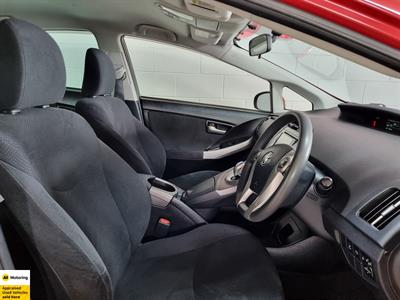 2014 Toyota Prius - Thumbnail