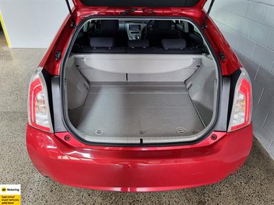 2014 Toyota Prius - Thumbnail