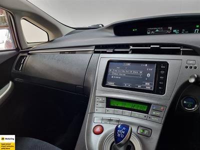 2014 Toyota Prius - Thumbnail