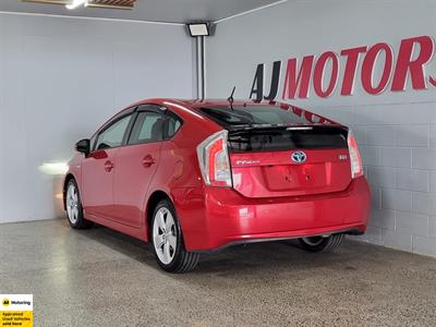 2014 Toyota Prius - Thumbnail