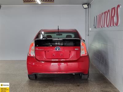 2014 Toyota Prius - Thumbnail