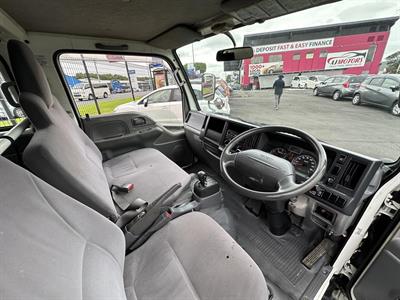 2011 Isuzu ELF - Thumbnail