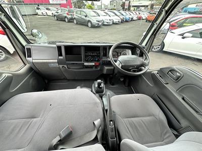 2011 Isuzu ELF - Thumbnail