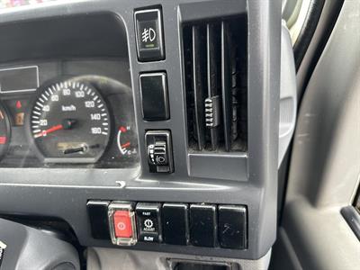 2011 Isuzu ELF - Thumbnail
