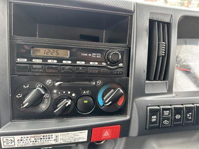 2011 Isuzu ELF - Thumbnail