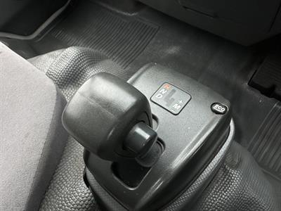 2011 Isuzu ELF - Thumbnail