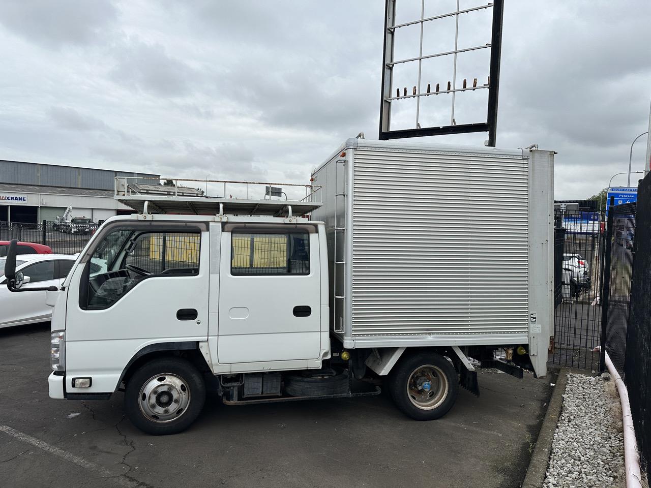 2011 Isuzu ELF