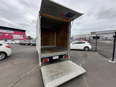 2011 Isuzu ELF - Thumbnail