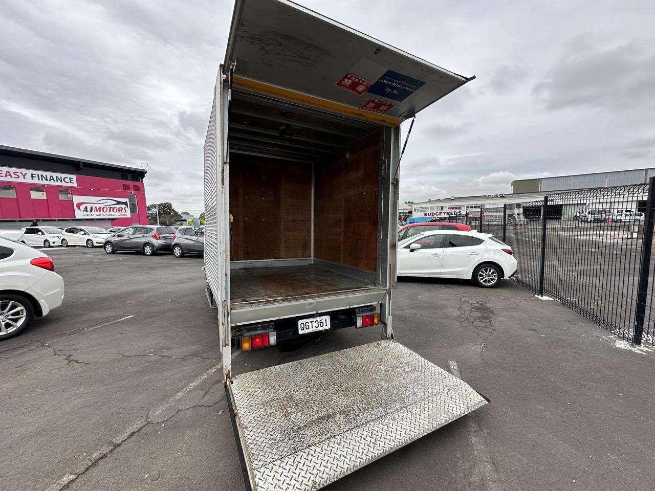 2011 Isuzu ELF