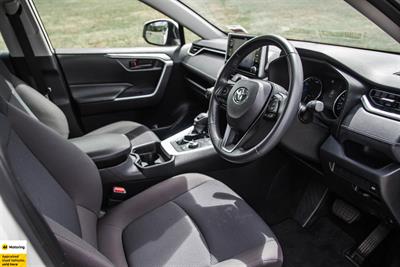 2021 Toyota RAV4 - Thumbnail