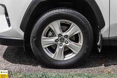 2021 Toyota RAV4 - Thumbnail