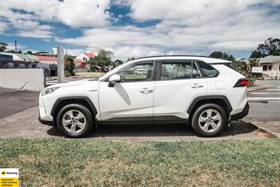 2021 Toyota RAV4 - Thumbnail