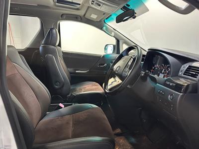 2013 Toyota Alphard - Thumbnail