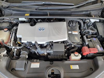 2016 Toyota Prius - Thumbnail