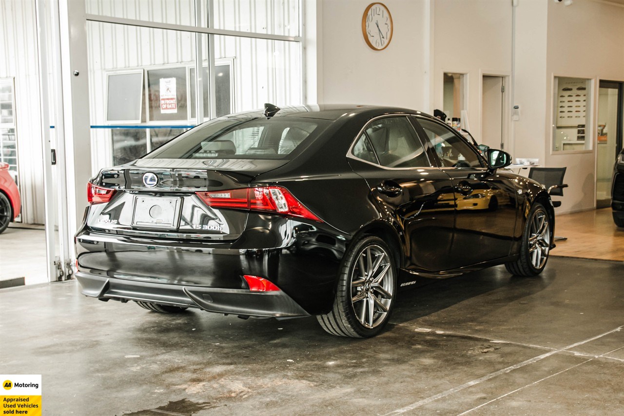 2016 Lexus IS 300h