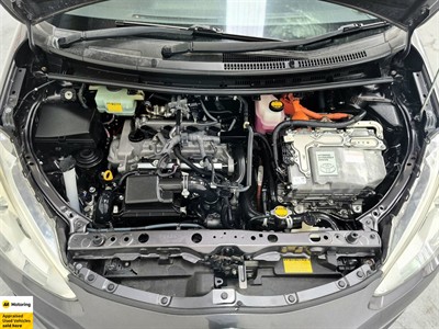 2015 Toyota Aqua - Thumbnail