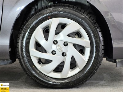 2015 Toyota Aqua - Thumbnail