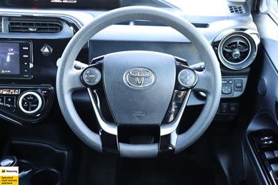 2019 Toyota Aqua - Thumbnail