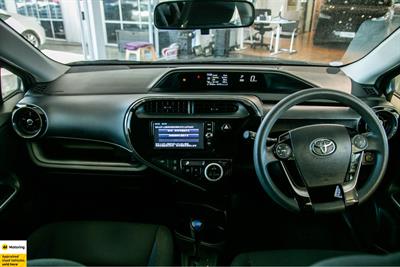 2017 Toyota Aqua - Thumbnail