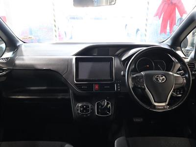 2014 Toyota Voxy - Thumbnail