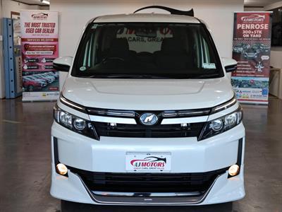 2014 Toyota Voxy - Thumbnail