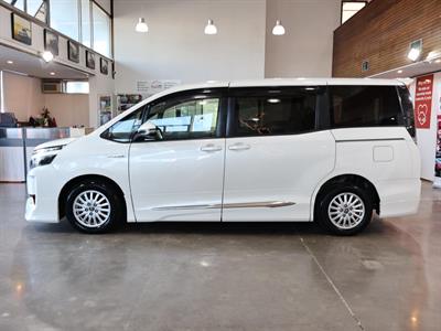 2014 Toyota Voxy - Thumbnail