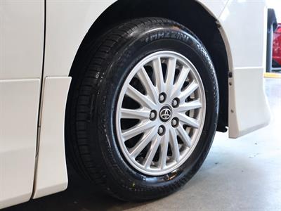2014 Toyota Voxy - Thumbnail