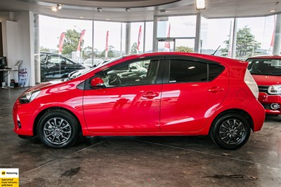 2013 Toyota Aqua - Thumbnail