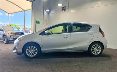 2015 Toyota Aqua - Thumbnail