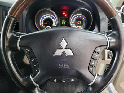 2011 Mitsubishi Pajero - Thumbnail