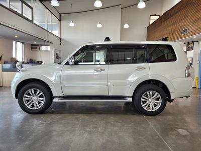 2011 Mitsubishi Pajero - Thumbnail