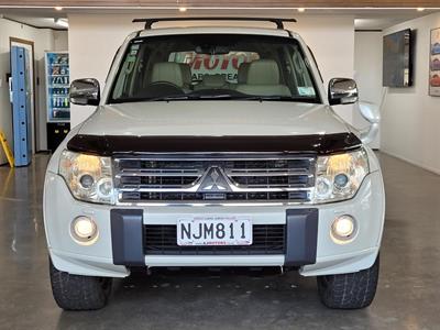 2011 Mitsubishi Pajero - Thumbnail