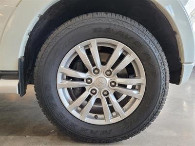 2011 Mitsubishi Pajero - Thumbnail