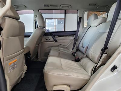 2011 Mitsubishi Pajero - Thumbnail