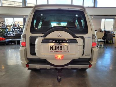2011 Mitsubishi Pajero - Thumbnail