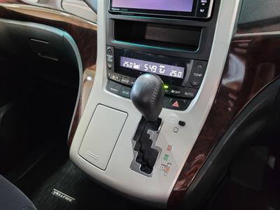 2012 Toyota Vellfire - Thumbnail
