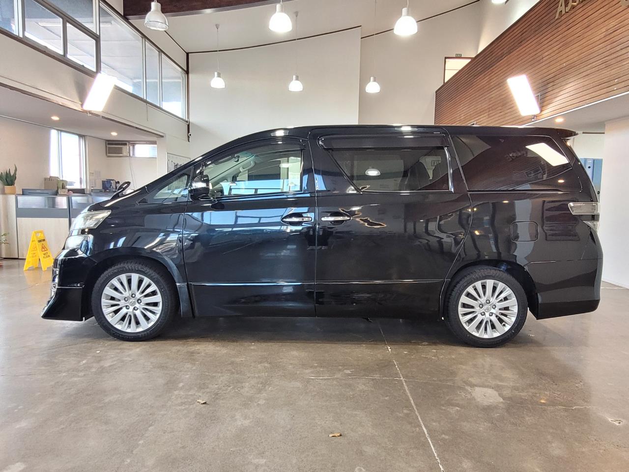 2012 Toyota Vellfire